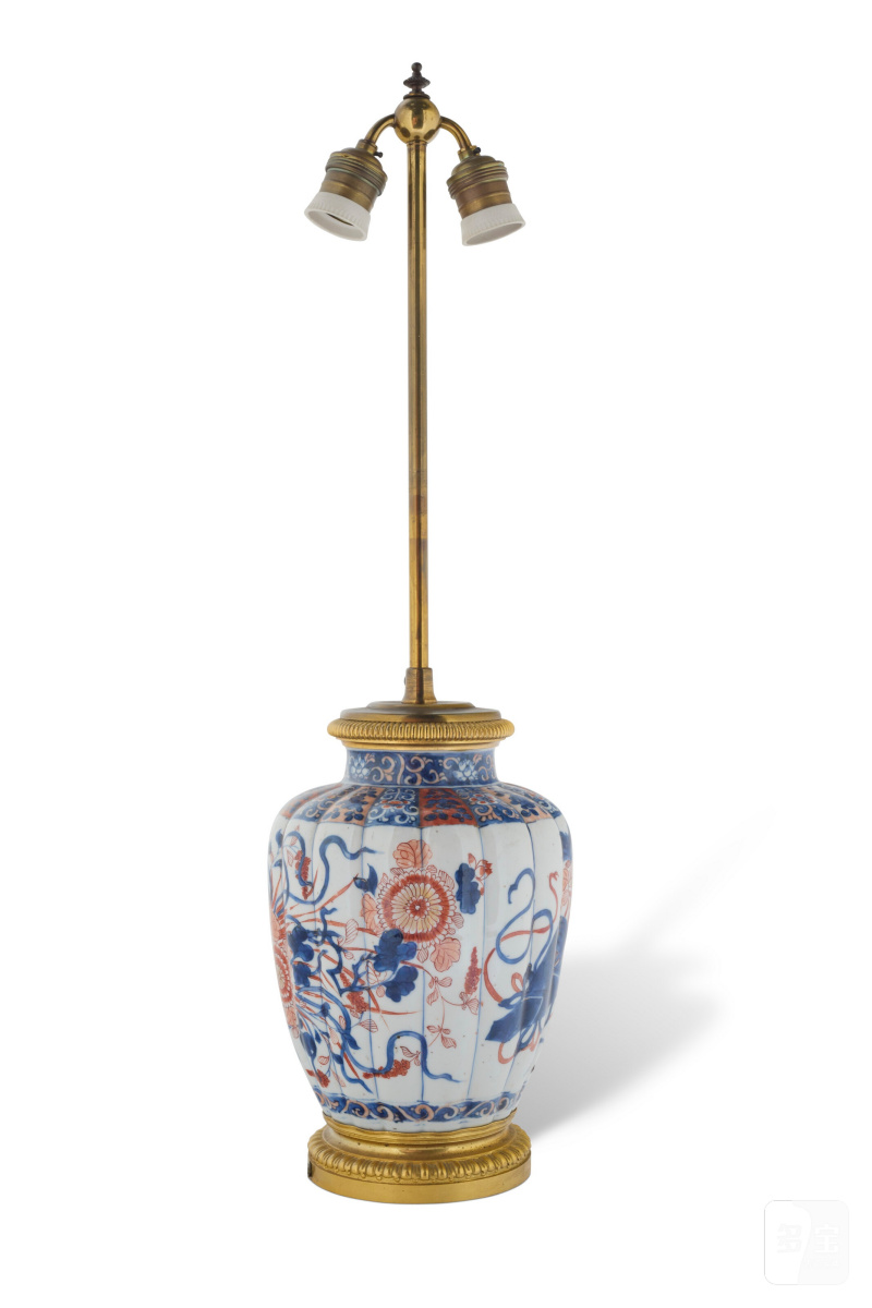 AN IMARI POLYLOBED VASE MOUNTED AS A LAMP  JAPAN, EDO PERIOD, 17TH-18TH CENTURY - 图3